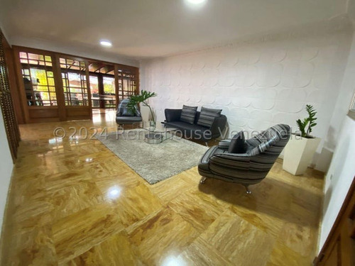 Venta De Imponente Casa Santa Paula