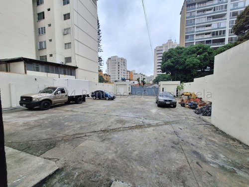 Estupendo Edificio Comercial En Venta Mls 24-27845 Sabana Grande