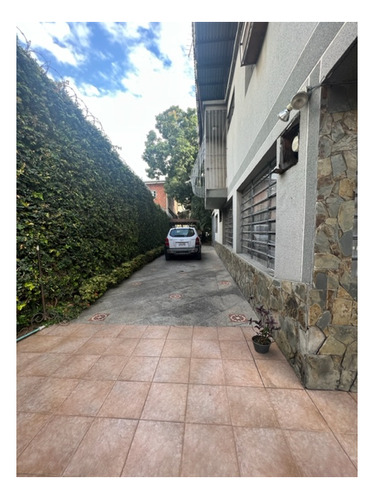 Se Vende  Casa 373m2. 6h/3b/6p. Guatire.