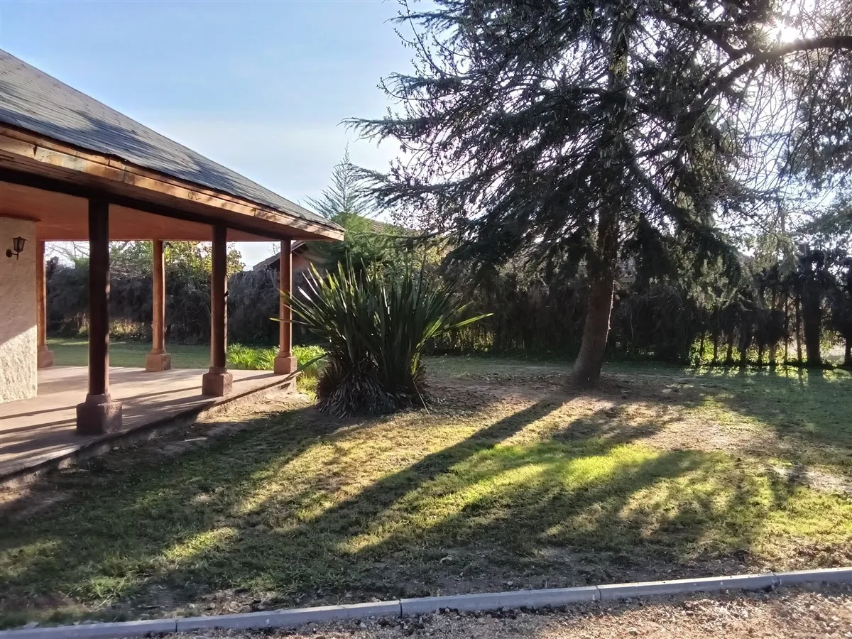 Imagen 2 de 30 de Arriendo Amplia Casa En Parcela 4d - Jardines - Piscina.