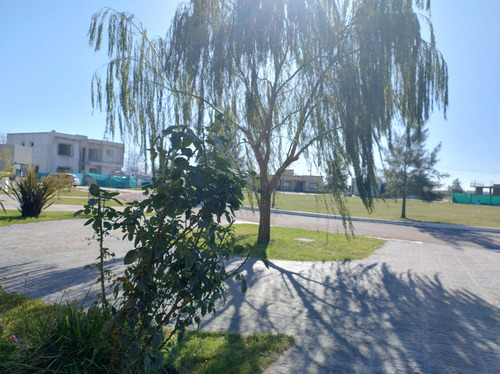 Casa En Venta En Canning Barrio La Alameda 4 Amb Interno