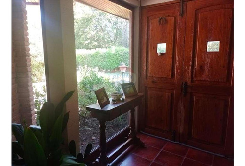 Venta De Hermosa Parcela Con Gran Casa Con Cava!!