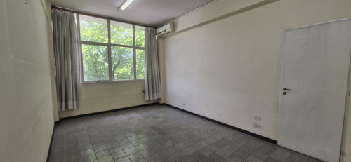 Oficina En Venta En El Centro De Pilar