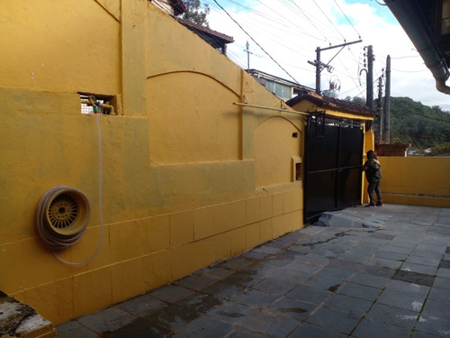 Casa 2 Qts Próximo A Praça Pasteur