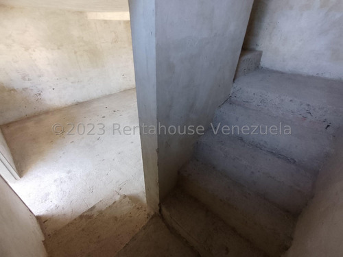 Townhouse En Venta En Prados De Cafetal Turmero Aragua 24-10516 Irrr