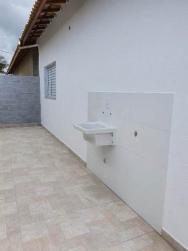 Imagem 9 de 15 de Casa No Bairro Cibratel 2, Em Itanhaém, Litoral Sul De São Paulo, Localizada No Lado Praia À 600 Metros Do Mar. Imóvel Com 150 M² De Terreno Sendo 82 M² De Área Construída. Possui Piscina, Área Gourme