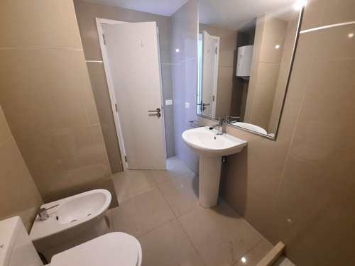 Orden De Venta! Frente, Cocina Definida. Piso 7. Garaje (ref: Igr-414)