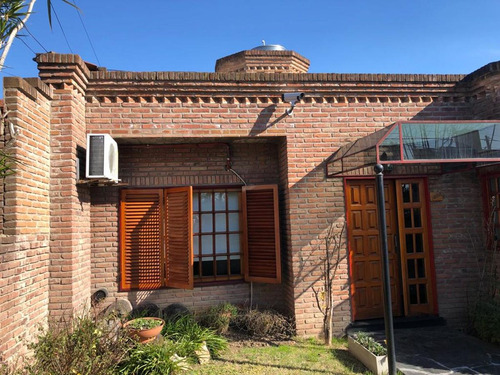 Casa 5 Ambientes Venta Hurlingham Parque Pileta