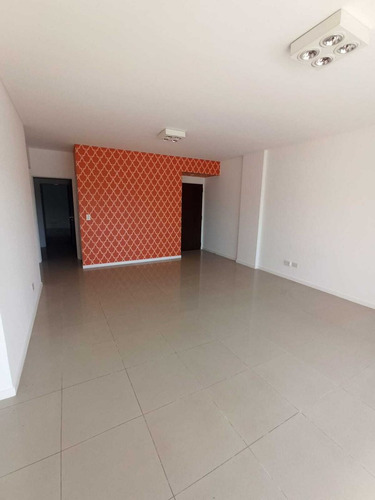Departamento En Venta En Tigre, 3 Dormitorios, 2 Baños Y Toillete, Dos Cocheras Y Pileta