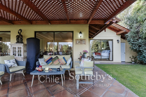 Casa En Venta De 5 Dorm. En Lo Barnechea