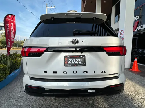 Toyota Sequoia PLATINUM BLANCA 2025