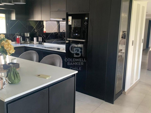 Casa Moderna Con Amplio Terreno Y Bajada Al Rio.