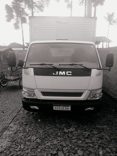 Imagem 8 de 9 de Caminhão Jmc No Baú De Cinco Metros É Meio