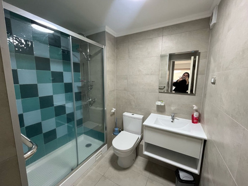 Venta De Moderno Funcional Departamento En Edificio Lumity
