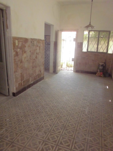 Imagen 1 de 5 de Diri Palleja Y Entre Rios - Casa En Ph Pb Al Frente C/patio