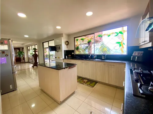 Vendemos Casa Con Apartamento Incluido En Poblado - La Cola Del Zorro