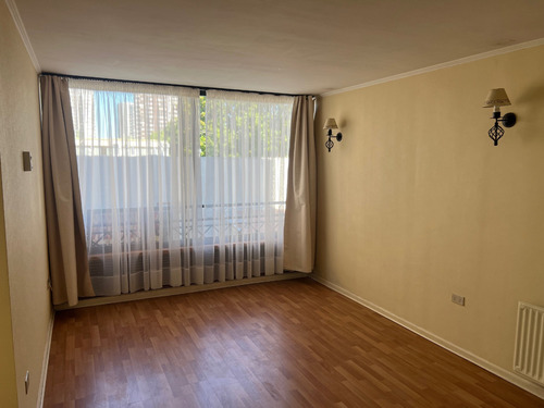 Vendo En Freire 1458, Excelente Depto 1 Dorm, Estac. Y Bodeg