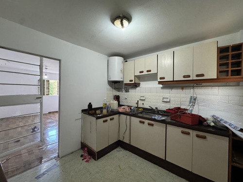 Cuatro Ambientes En Venta En El Barrio Piedrabuena Primer Piso