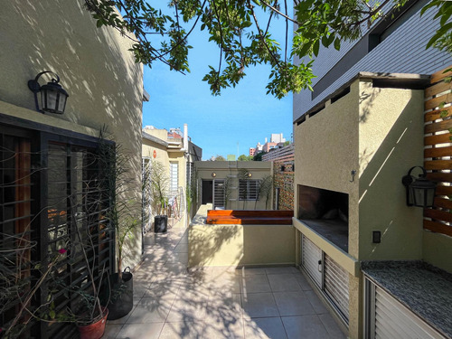 Casa De 2 Dormitorios Comodin Con Cocheras, Patio, Terraza