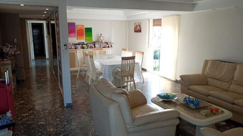 Luminoso Semipiso De 5 Ambientes Con Balcón Y Vista Abierta En Venta - Barrio Norte