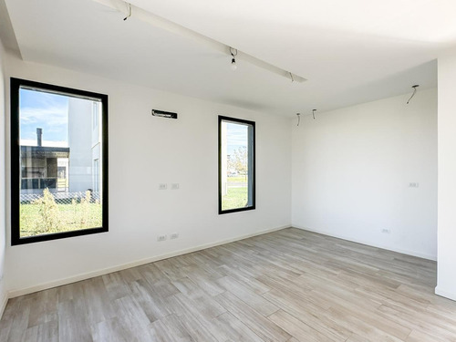 Imagen 11 de 30 de Casa En Venta De 4 Dormitorios, A Estrenar En Barrio Los Ceibos, Puertos Del Lago
