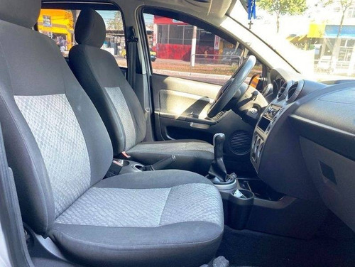 Ford Fiesta 1.0 Rocam Hatch 8v Flex 4p Manual