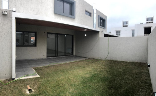 Imagen 25 de 30 de Greenville 2, Duplex En Venta De 3 Dormitorios, Cochera Doble, Patio Con Asador