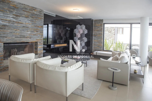 Apartamento Unico Frente Al Mar, Zona Puerto Con Piscina Propia.