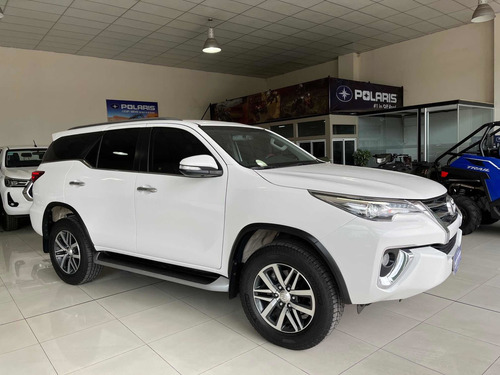 Imagen 11 de 14 de Toyota Sw4 2017 2.8 Srx 177cv 4x4 7as At