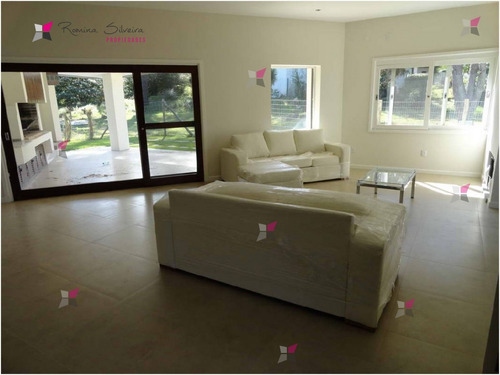 Casa En Mansa, 3 Dormitorios *- Ref: 7972