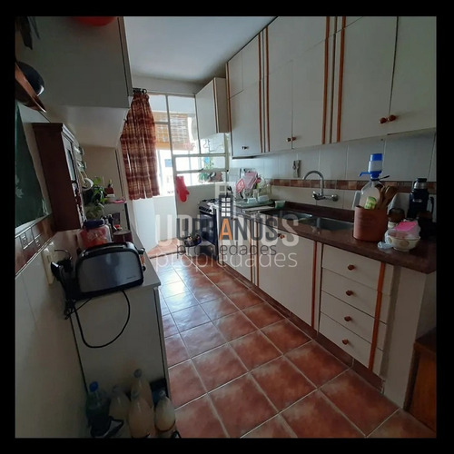 Apartamento 3 Dormitorios, 2 Baños Y Garaje En Pocitos- Ref: 52