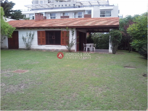 Casa En Zona De Playa Brava Y Aidy Grill- Ref: 5328