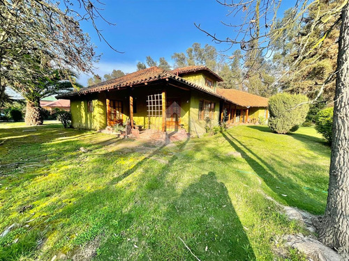 Casa En Venta De 5 Dorm. En Calera De Tango 5042 Mt2 Terreno