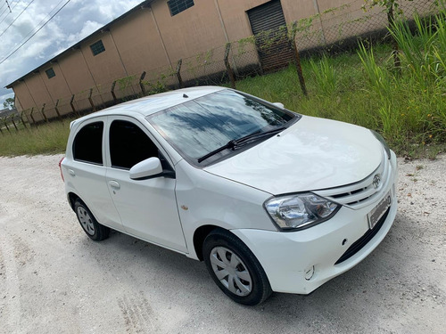 Toyota Etios 1.3 Hatch Completo 2014