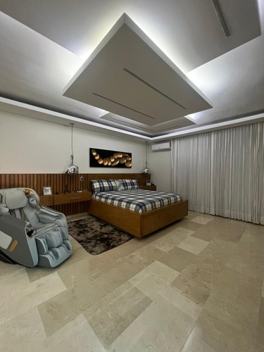 Casa En Los Cacicazgos En Venta, Santo Domingo