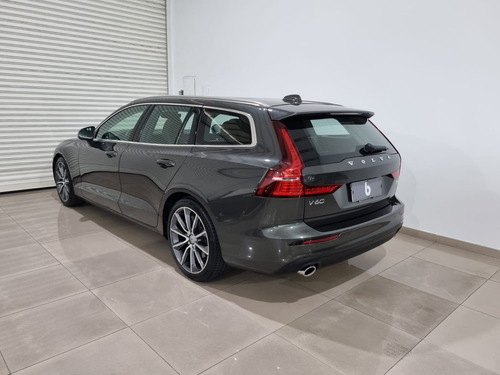 Volvo V60 2.0 T5 Momentum Drive-e 5p