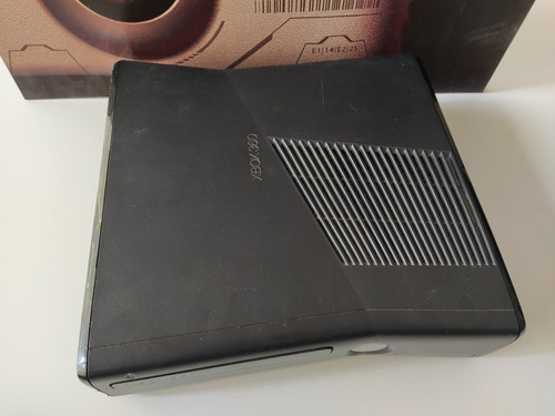 Xbox 360 Slim 4gb + 2 Juegos + Fuente + Joystick
