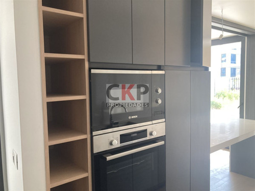 Townhouse En Venta De 4 Dorm. En Las Condes