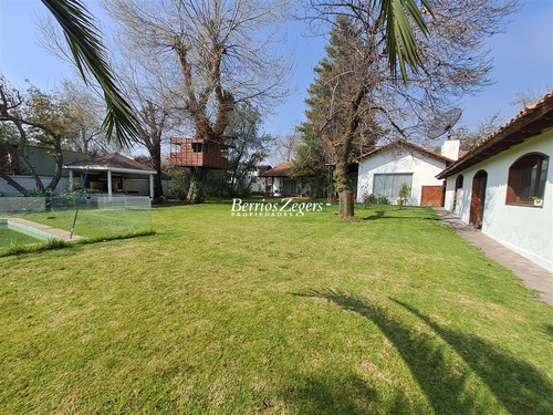 Casa En Venta, 4 Dormitorios 4 Baños, Sala De Estar La Reina
