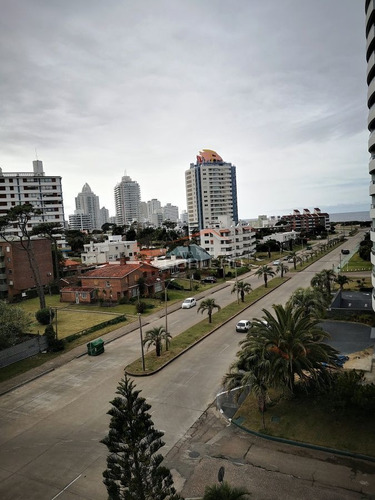 Imagen 18 de 30 de Venta De Apartamento En Punta Del Este, Avda Chiverta A Metros De La Playa Brava Y Mansa