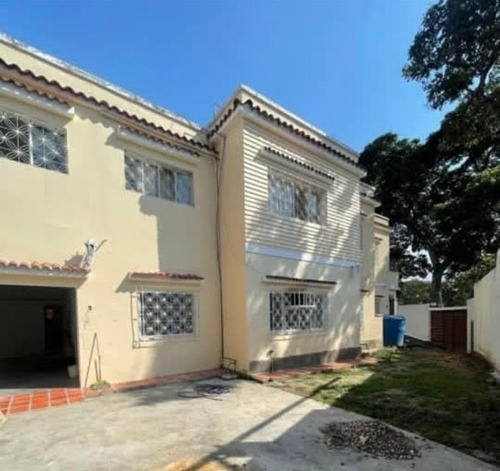 En Venta Hermosa Quinta En Las Acacias Jdl