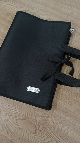 Carpeta Organizadora Oficio C/ 10 Folios Plásticos C/ Cierre Negro Liso