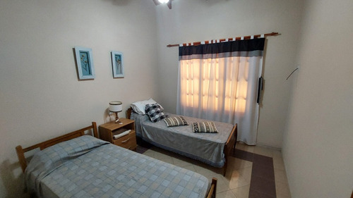 Casa Tipo Chalet, 3 Hab., Impecable Estado, Zona Privilegiad