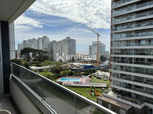 Venta Brava Dos Dormitorios Parada 7, Una Cuadra Del Mar