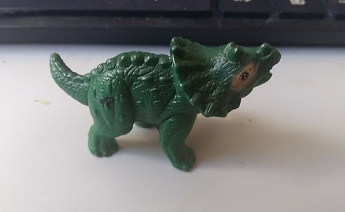 1996 Jurassic Park Lost World Triceratops Hatchling 6 Cms
