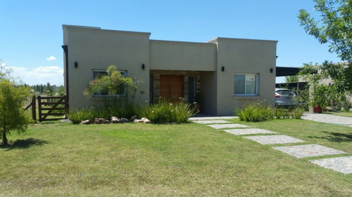Venta De Casa En B° La Horqueta - Canning
