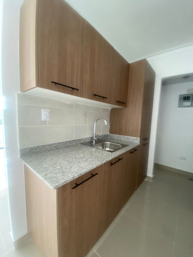 Apartamento En Venta En La Jacobo Majluta De 3 Habitaciones
