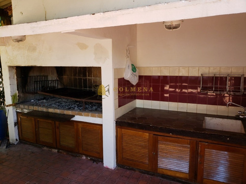 Casa En Venta En Barrio Cantegril- Ref: 2551