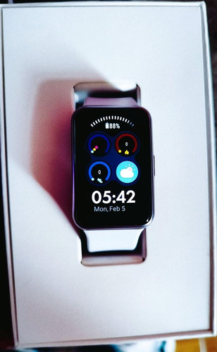 Huawei Watch Fit New 1.64  , Azul Claro, Seminuevo. 
