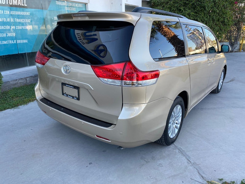 Imagen 5 de 15 de Toyota Sienna Xle Tela 2014 Arena